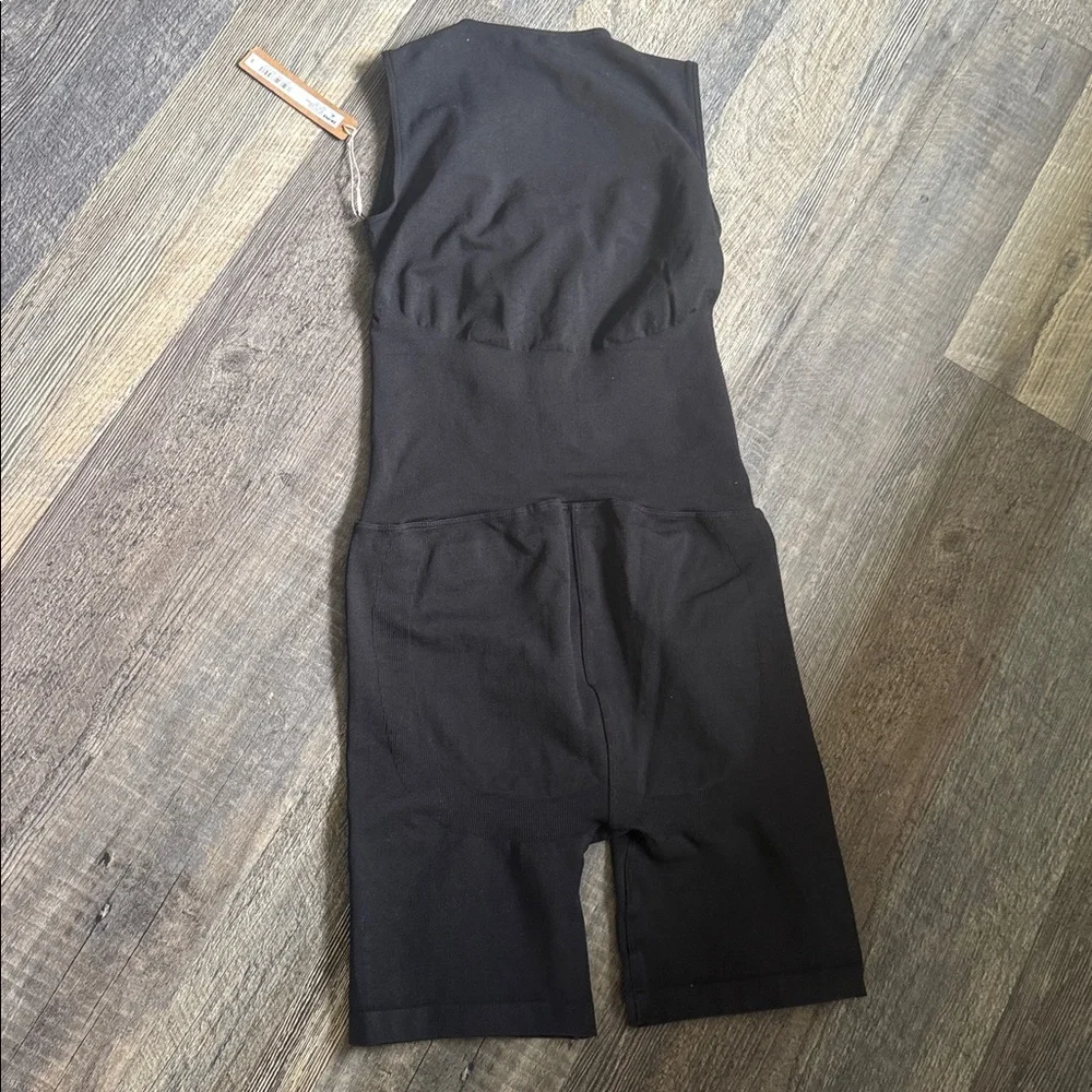 Skims Mid Thigh Romper Onesie - Picture 9 of 10